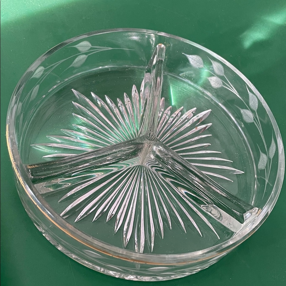 Vtg Elegant Clear Glass Divided Serving Dish. Starburst pattern. Relish/nuts